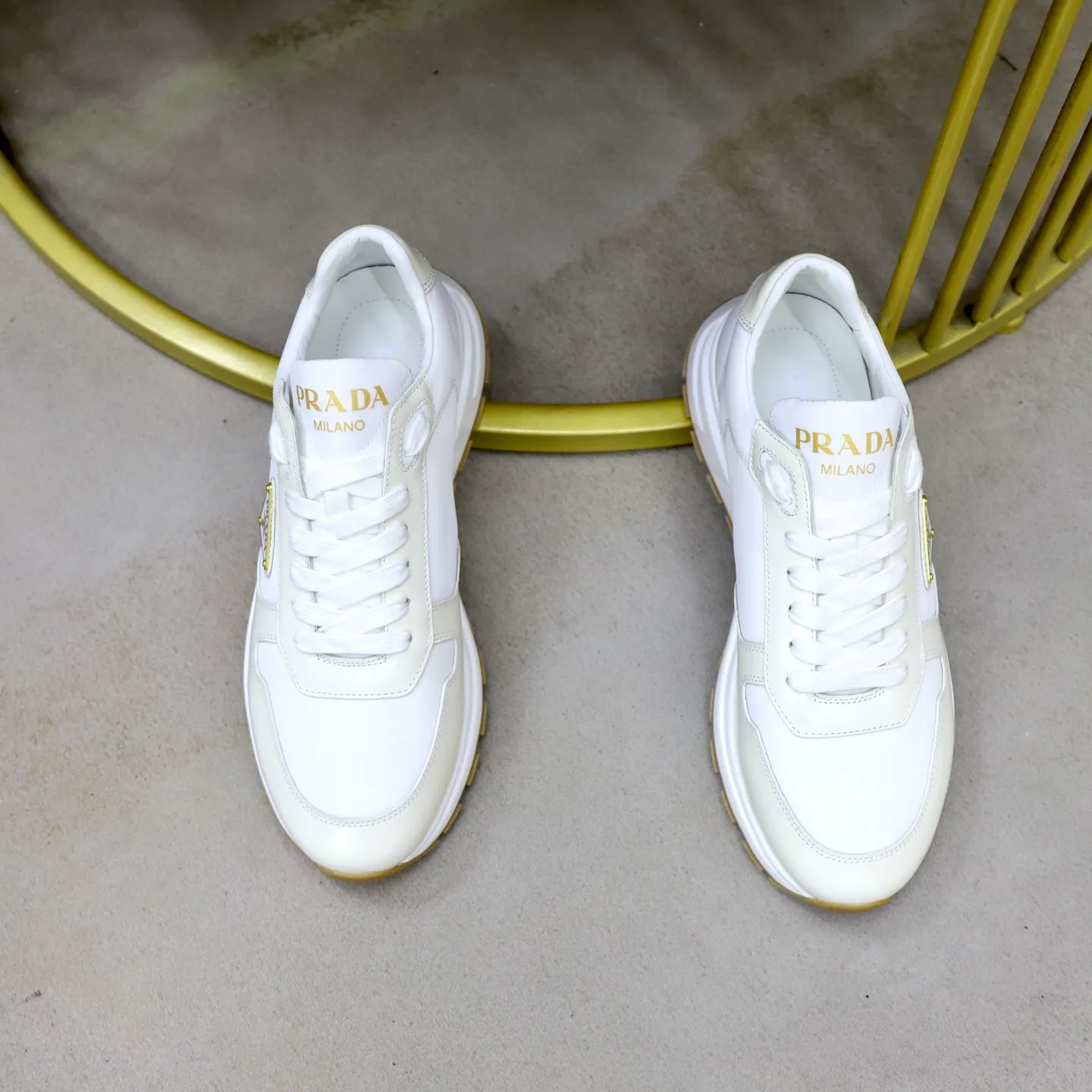Factory price: 600💰Top original order Brand: PRADA (Prada) Standard code: Men's size 38/44 (45 can be customized) Grade: Same as the official website Material: Original cowhide stitched with imported cloth, cowhide lining, original combination of two-color wear-resistant soft outsole Style category: casual sports version, young fashion, European and American trend, British style Color: actual picture color